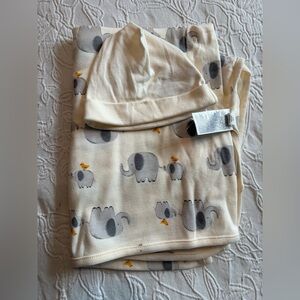 Old navy Elephant Print Baby Blanket and Hat Set new